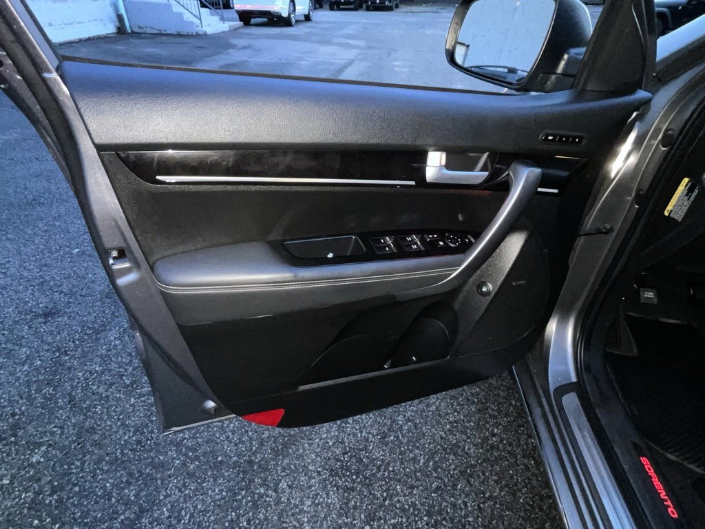 Used 2015 Kia Sorento SX image 9