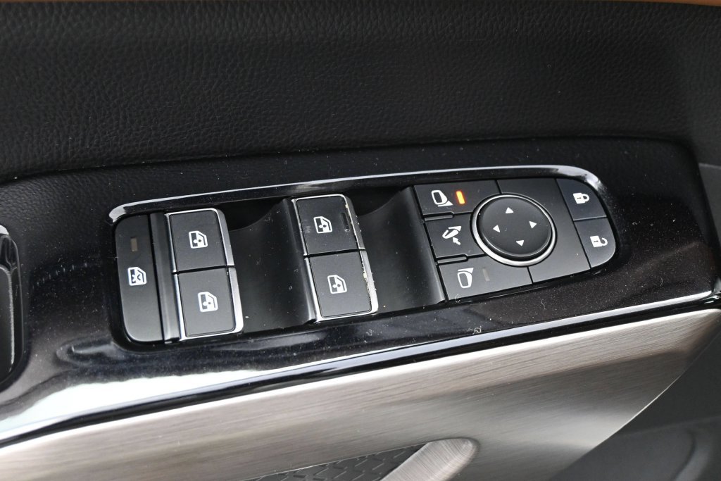 Used 2024 Nissan Pathfinder Platinum FWD image 4