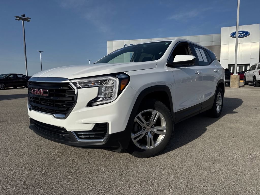 Used 2024 GMC Terrain SLE image 1