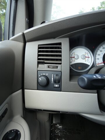 Used 2005 Dodge Durango Limited w/ Trailer Tow Group AWD/4WD image 24