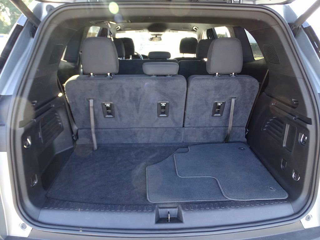 Used 2025 GMC Acadia Elevation image 10