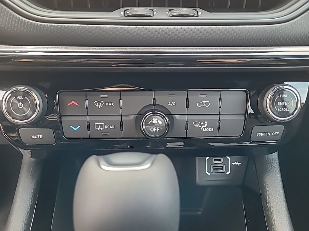 New 2026 Jeep Compass Latitude AWD/4WD image 40