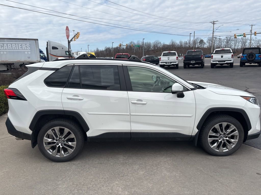 Used 2020 Toyota RAV4 XLE Premium image 5