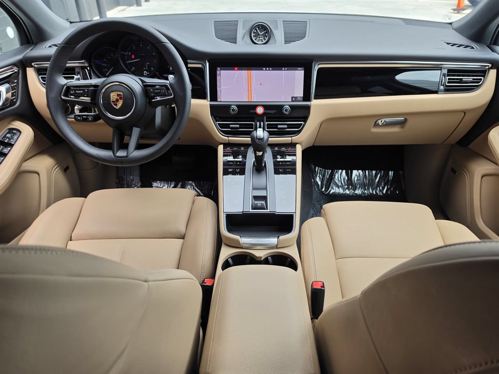 Certified 2026 Porsche Macan AWD/4WD image 19