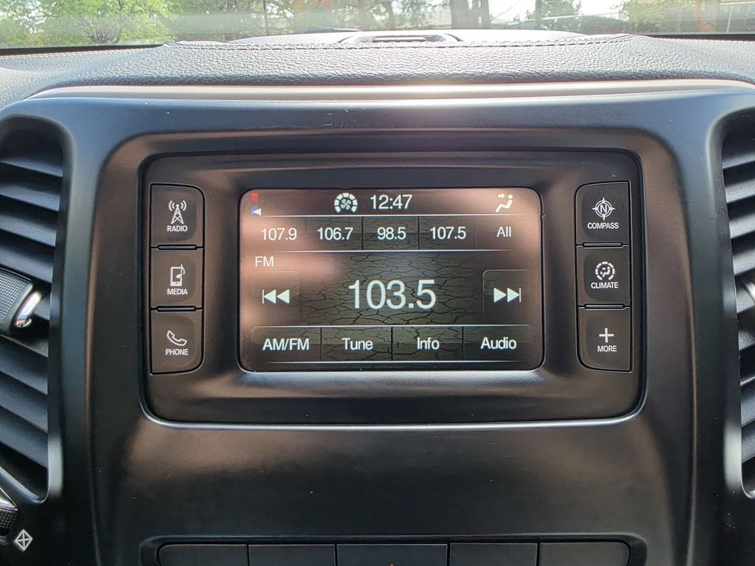 Used 2014 Jeep Cherokee Latitude w/ Cold Weather Group AWD/4WD image 26