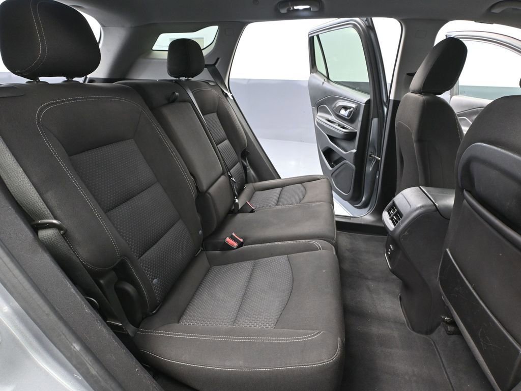 Used 2024 GMC Terrain SLE image 40