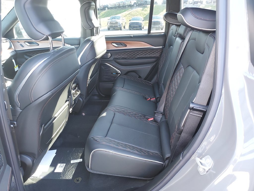New 2027 Jeep Grand Cherokee Summit AWD/4WD image 14