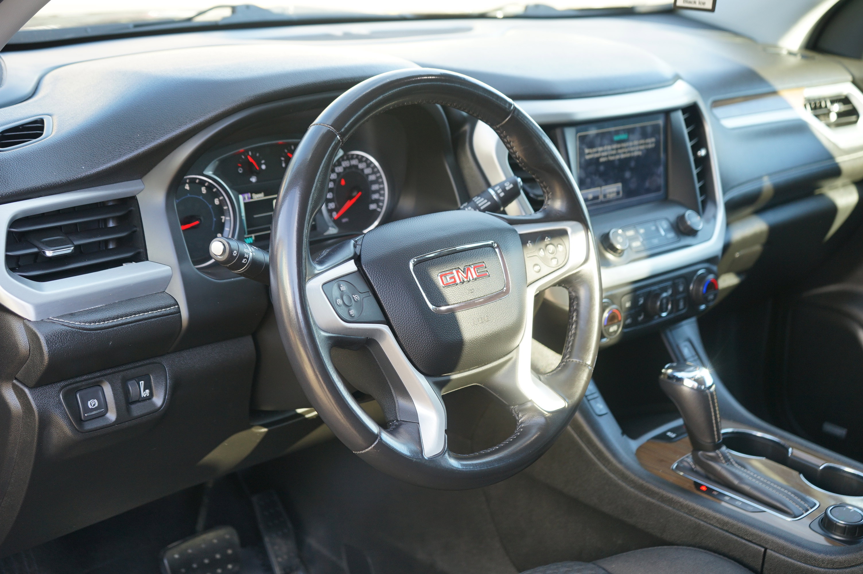 Used 2019 GMC Acadia SLE image 14