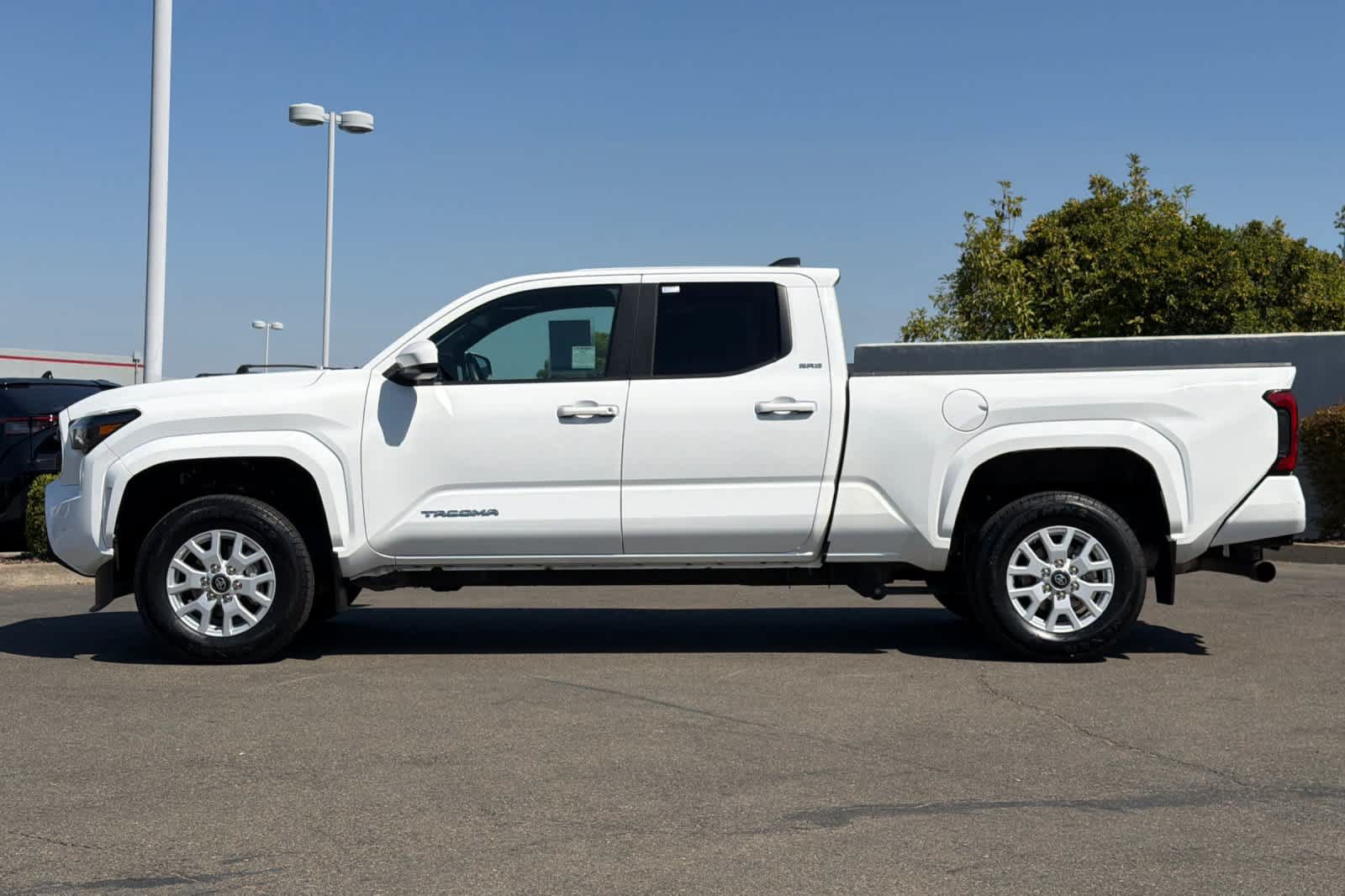 Used 2024 Toyota Tacoma SR5 AWD/4WD image 9
