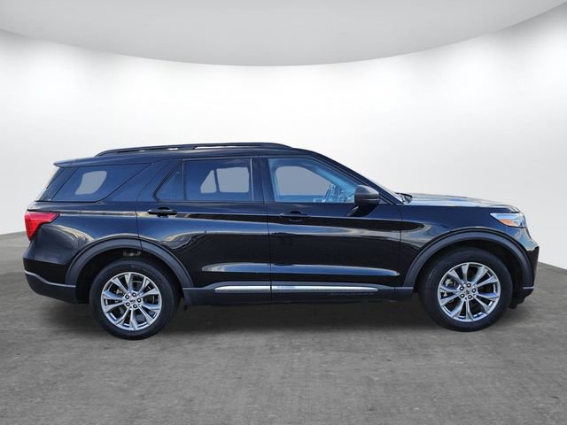 Certified 2022 Ford Explorer XLT w/ Equipment Group 202A image 3