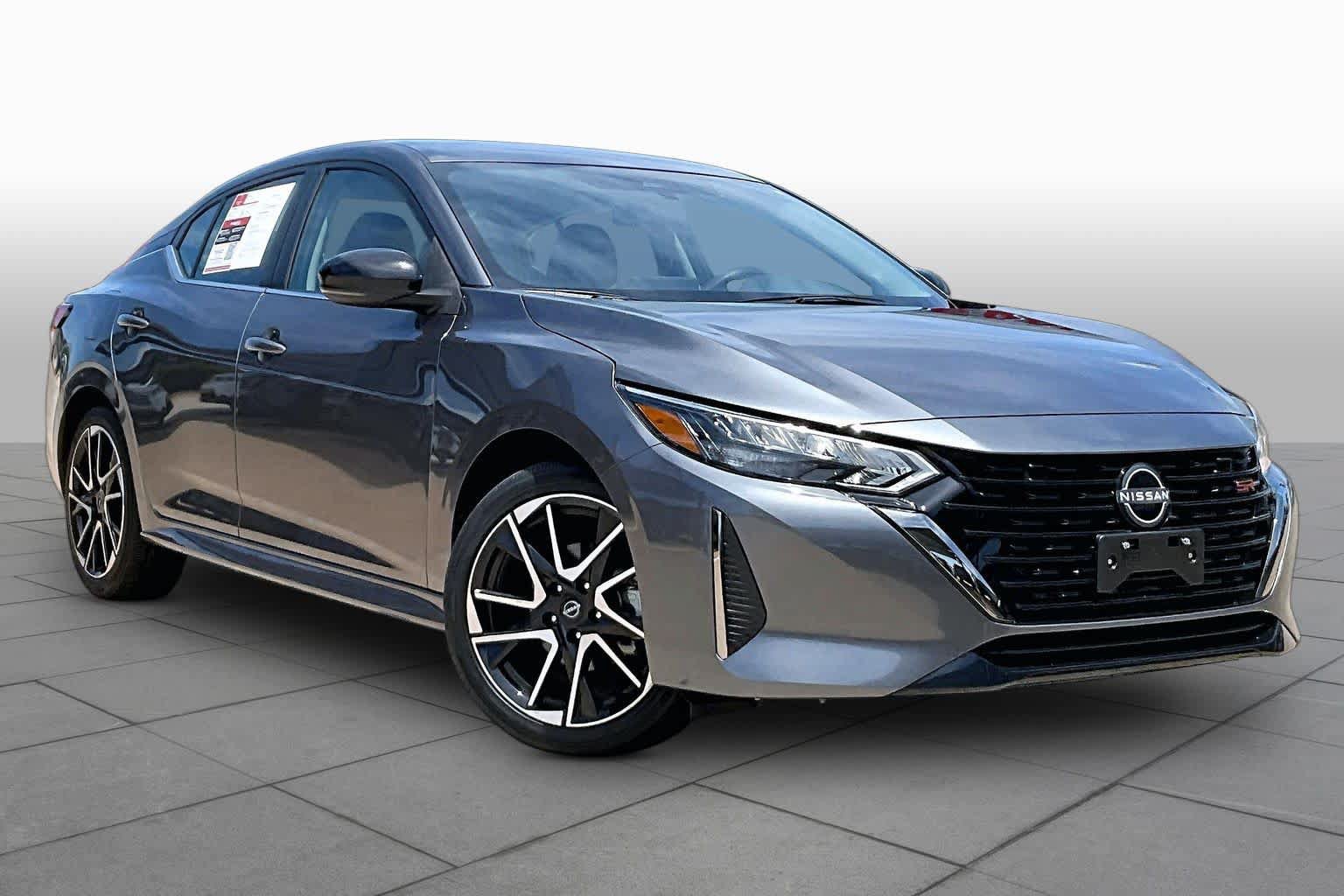 Certified 2025 Nissan Sentra SR FWD image 2