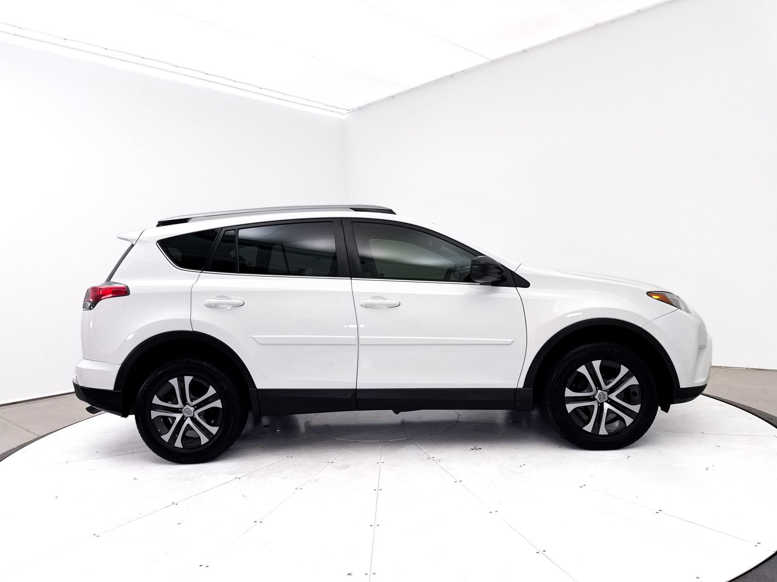 Used 2017 Toyota RAV4 LE FWD image 36