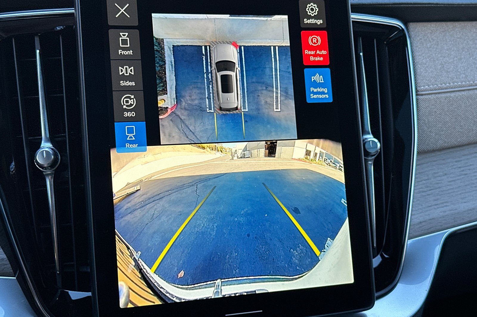 New 2026 Volvo XC90 B6 Plus image 18