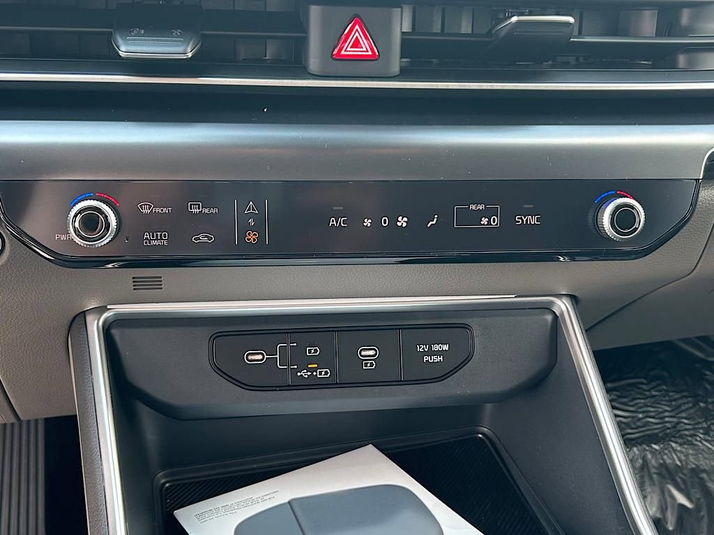 New 2025 Kia Carnival image 16