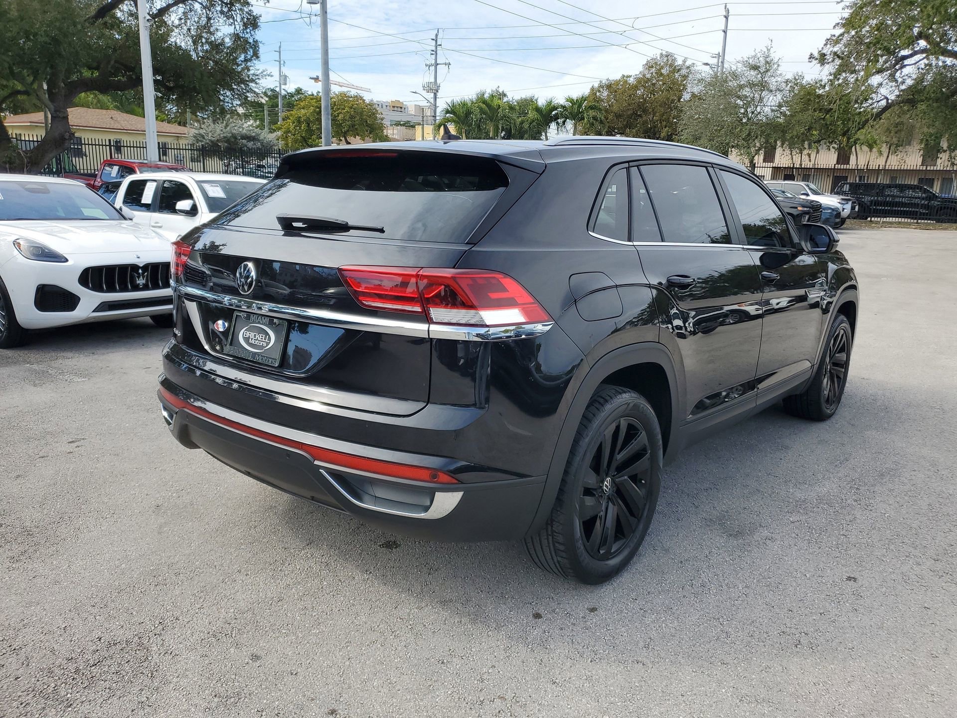 Used 2022 Volkswagen Atlas Cross Sport SE w/ Panoramic Sunroof Package image 3