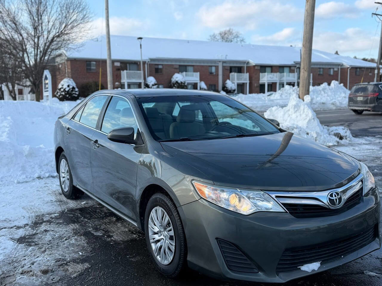 Used 2014 Toyota Camry LE image 6