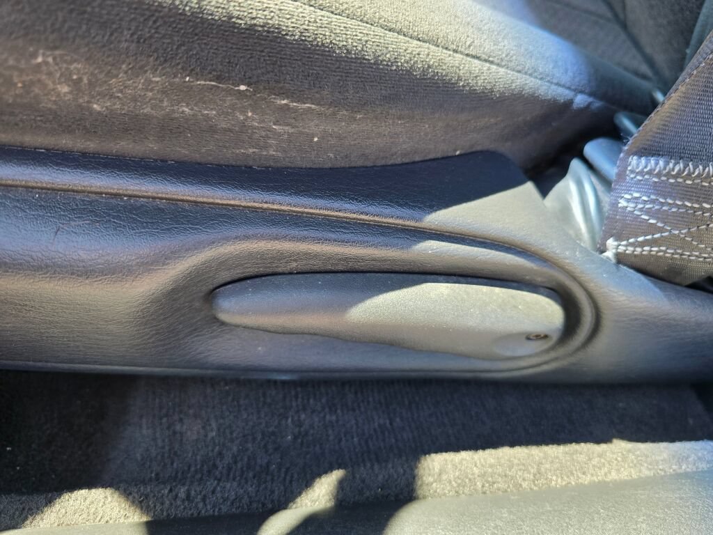Used 2004 Chrysler Sebring LX FWD image 21