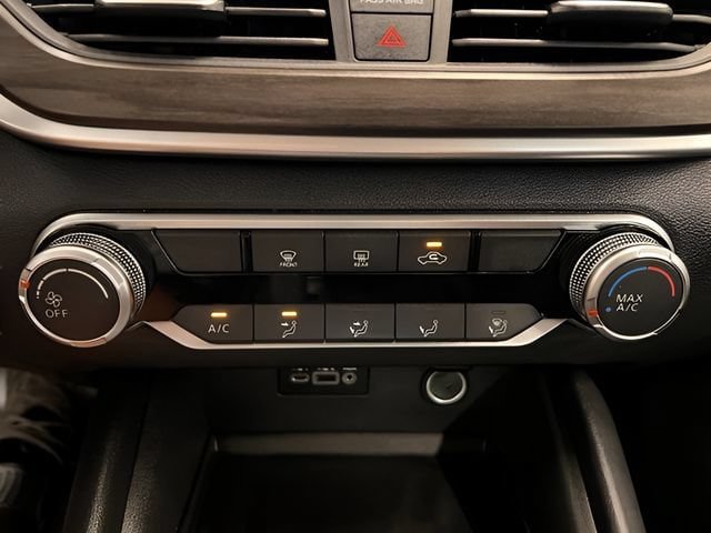 Used 2025 Nissan Altima 2.5 SV FWD image 21