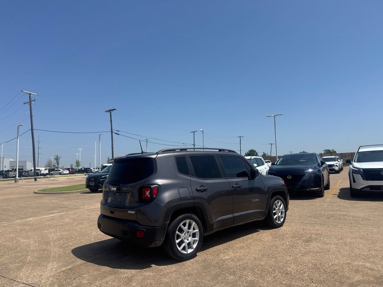 Used 2019 Jeep Renegade Latitude FWD image 20
