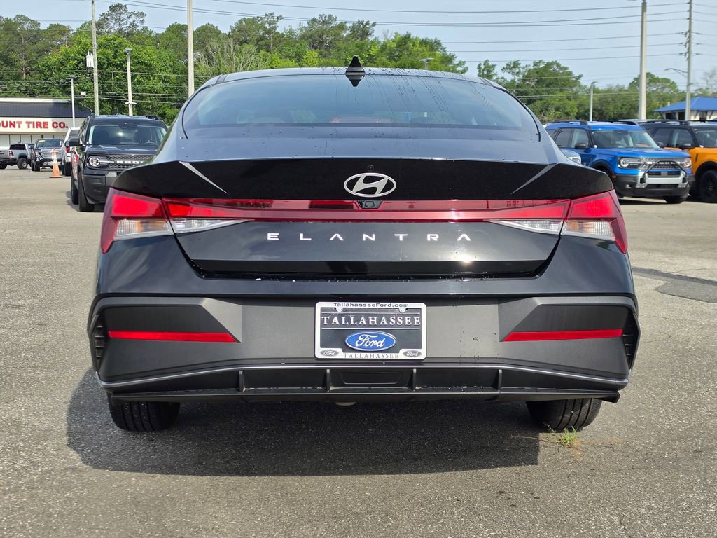 Used 2024 Hyundai Elantra SEL FWD image 10