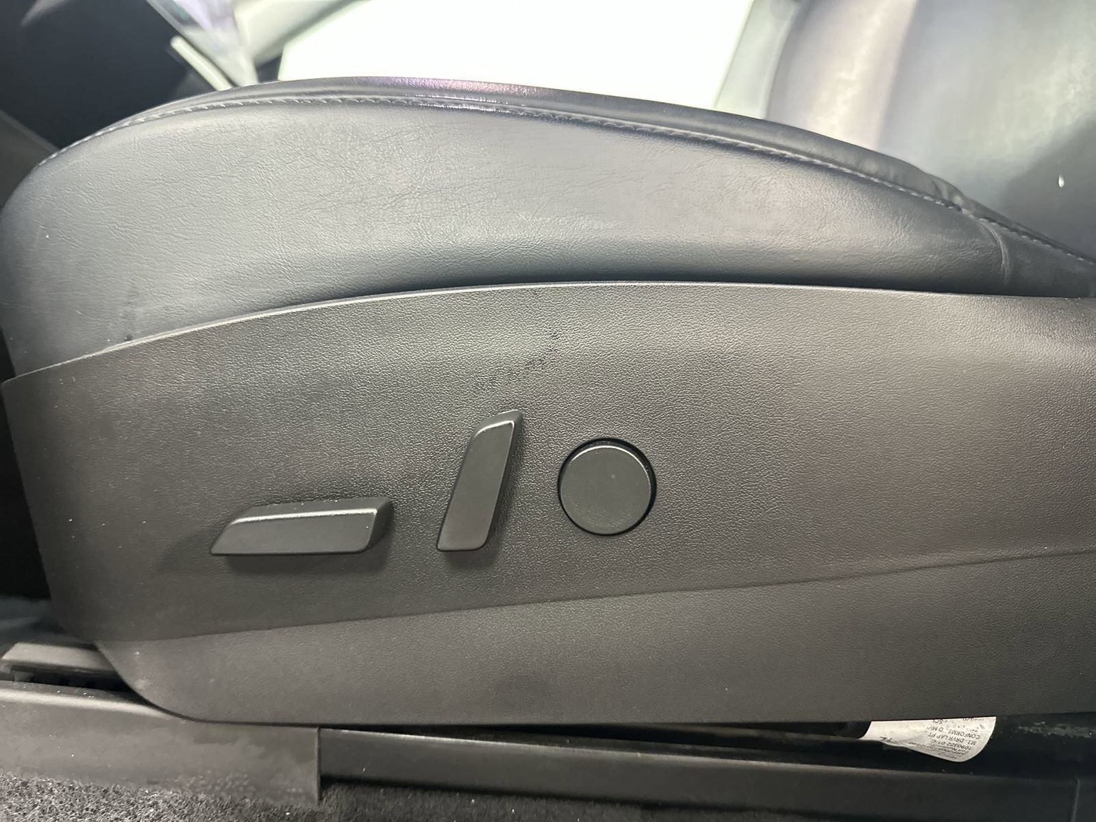 Used 2020 Tesla Model Y Long Range image 12