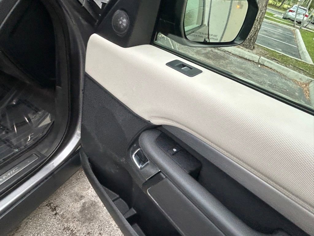 Used 2021 Land Rover Discovery S R-Dynamic image 35