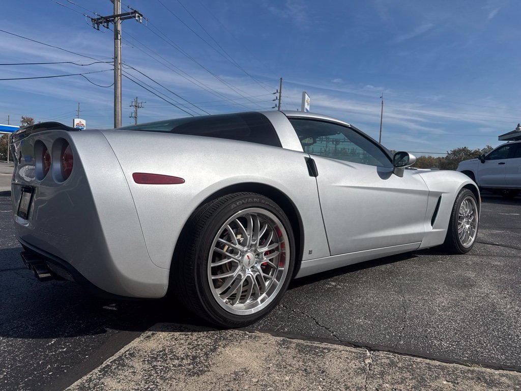 Used 2009 Chevrolet Corvette Coupe RWD image 3