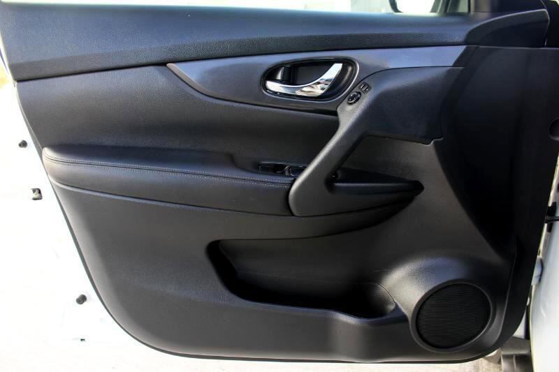 Used 2020 Nissan Rogue SV image 10