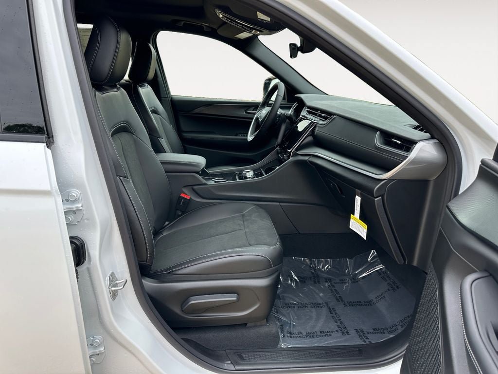 New 2025 Jeep Grand Cherokee L Altitude AWD/4WD image 15