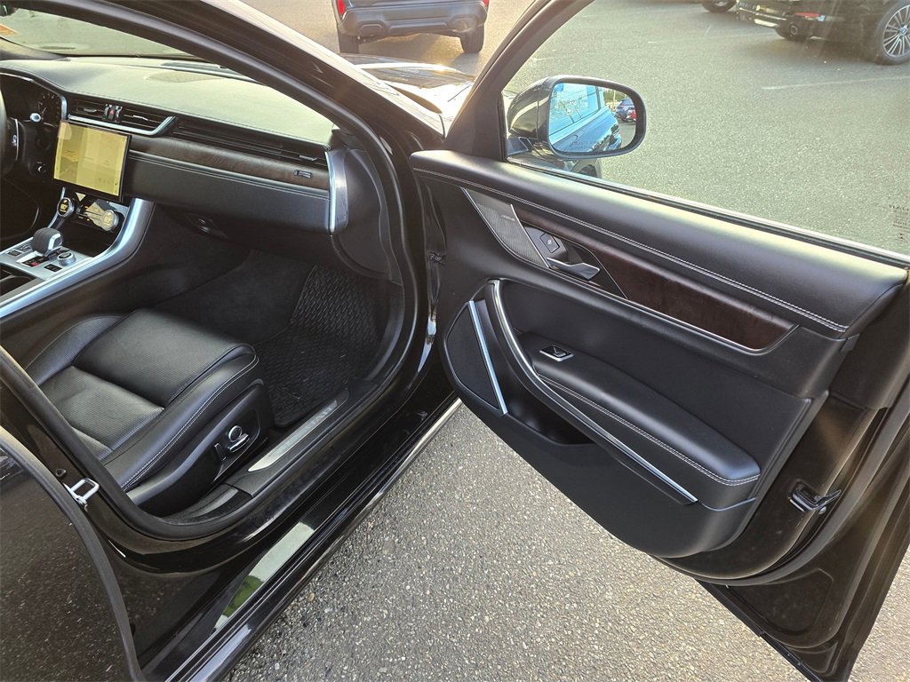 Used 2022 Jaguar XF R-Dynamic SE image 10