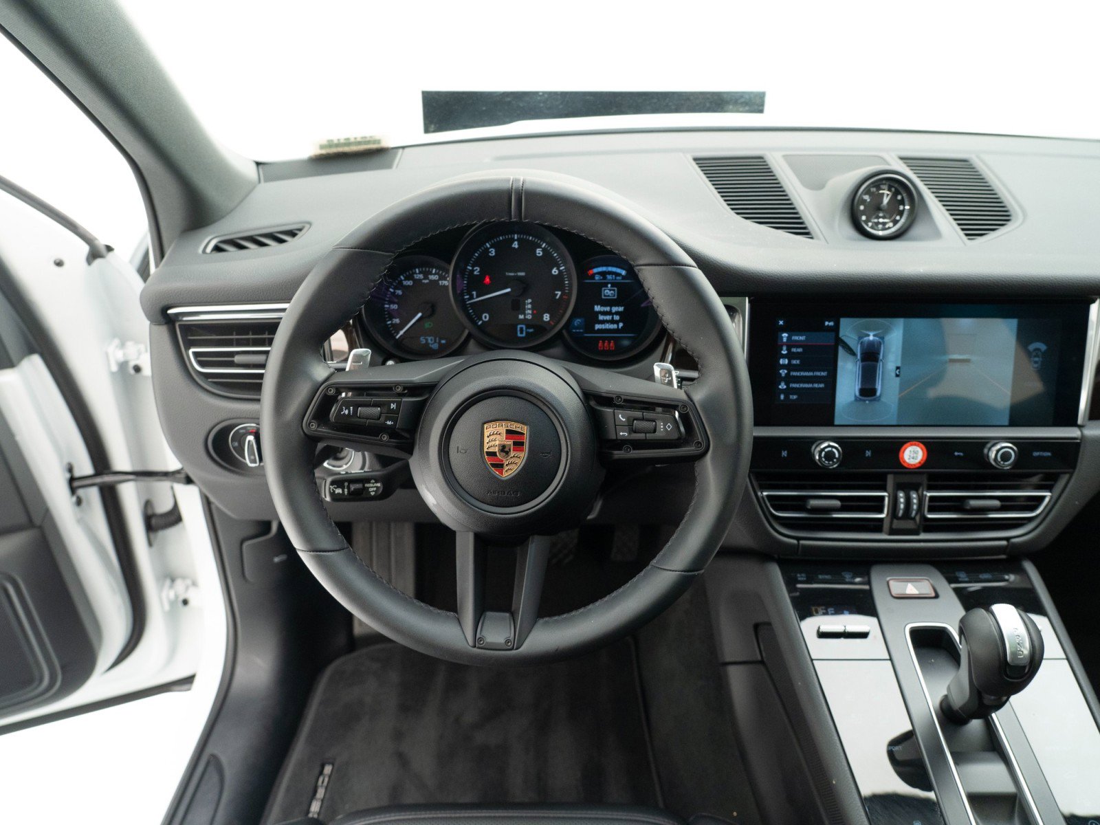 Certified 2025 Porsche Macan AWD/4WD image 31