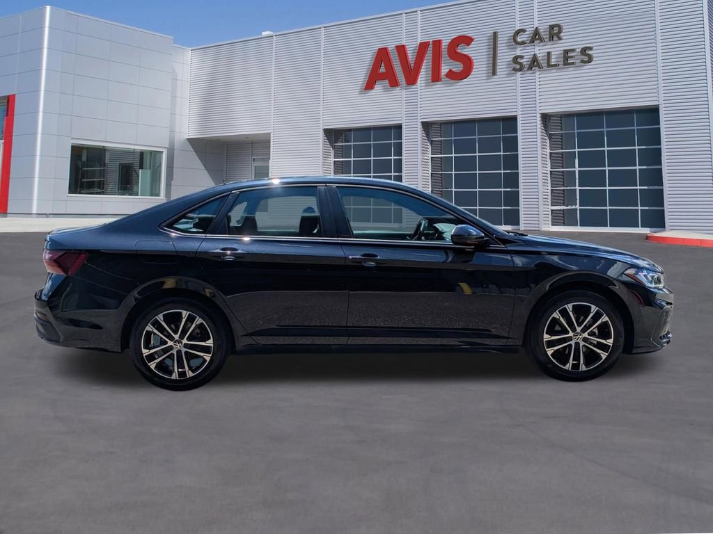 Used 2025 Volkswagen Jetta Sport FWD image 5