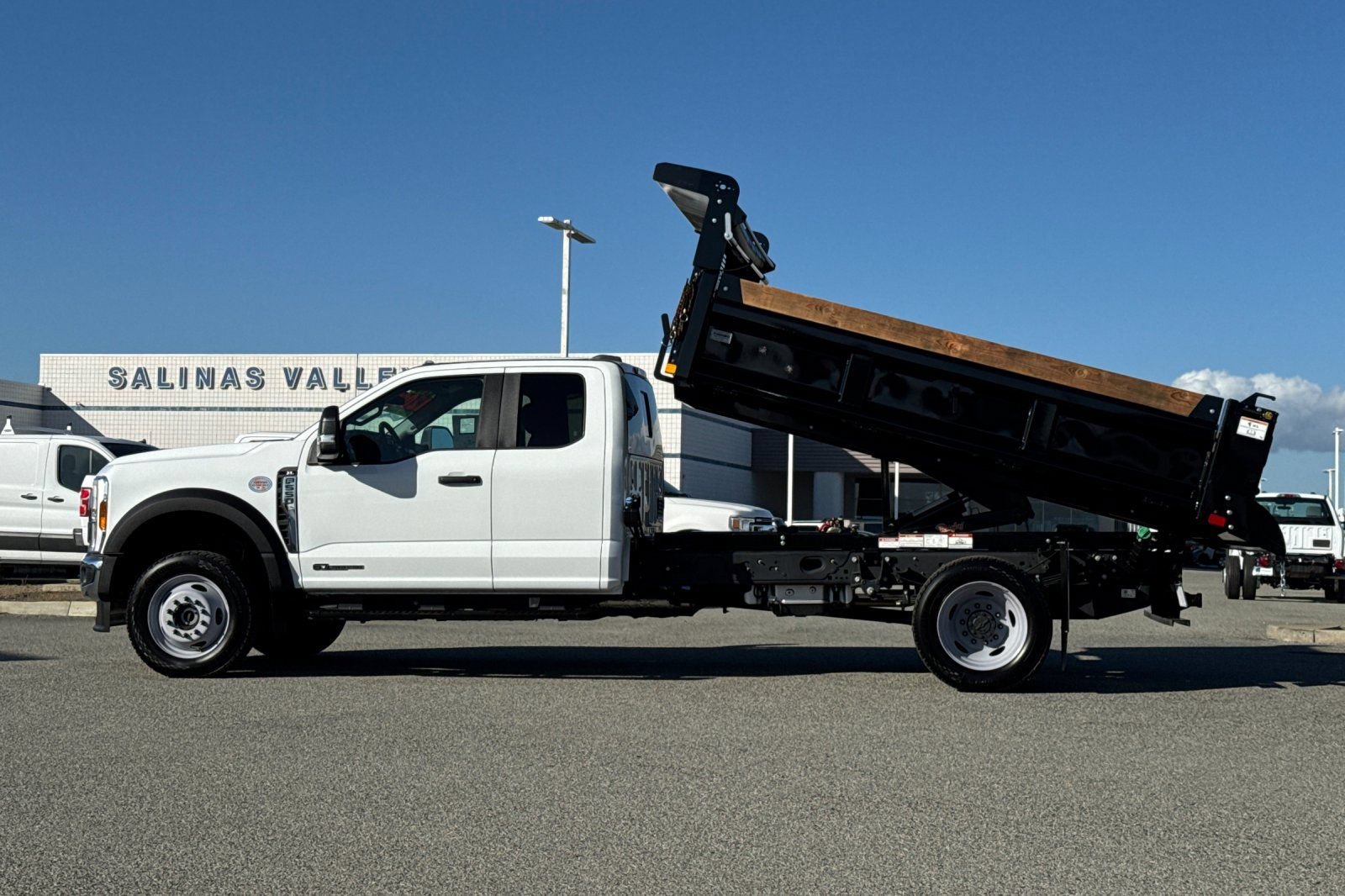 New 2025 Ford F550 4x4 SuperCab Super Duty image 7