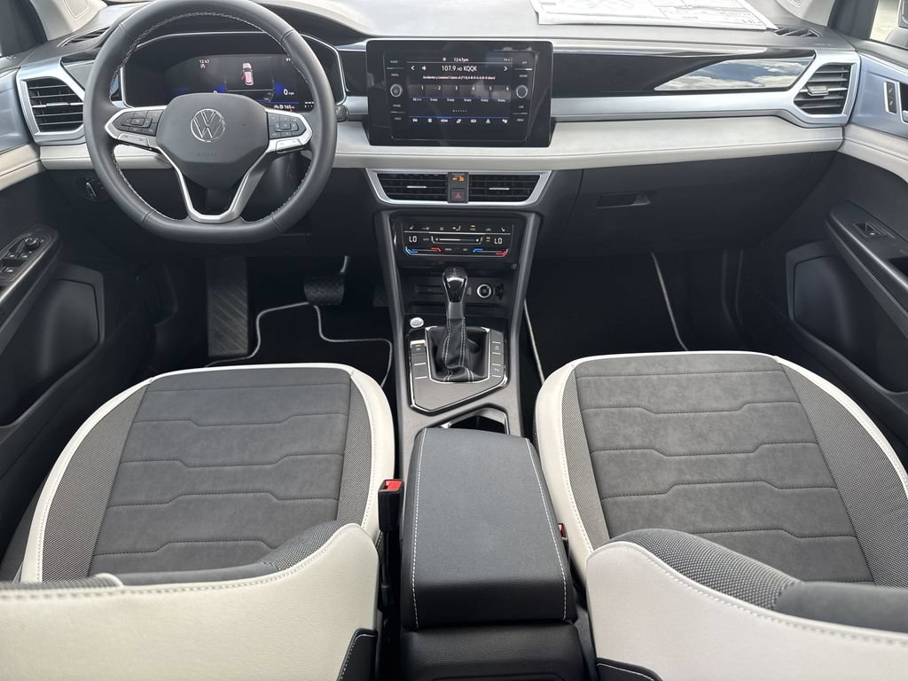 New 2026 Volkswagen Taos SE FWD image 26