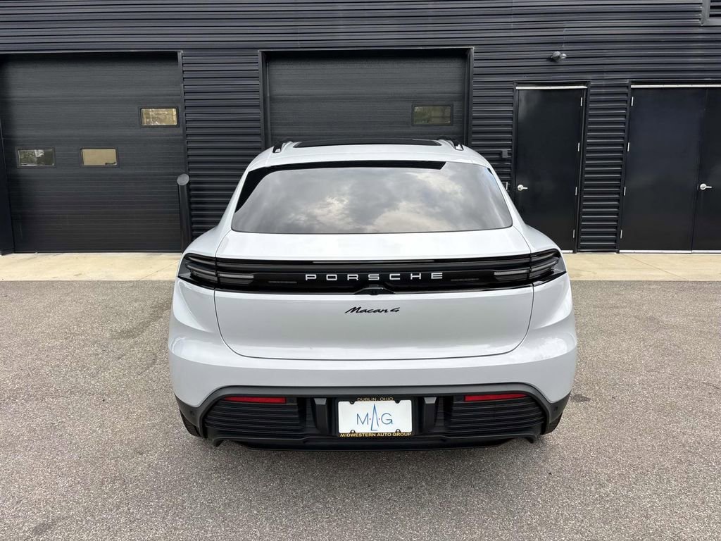 Used 2025 Porsche Macan 4 Electric image 9