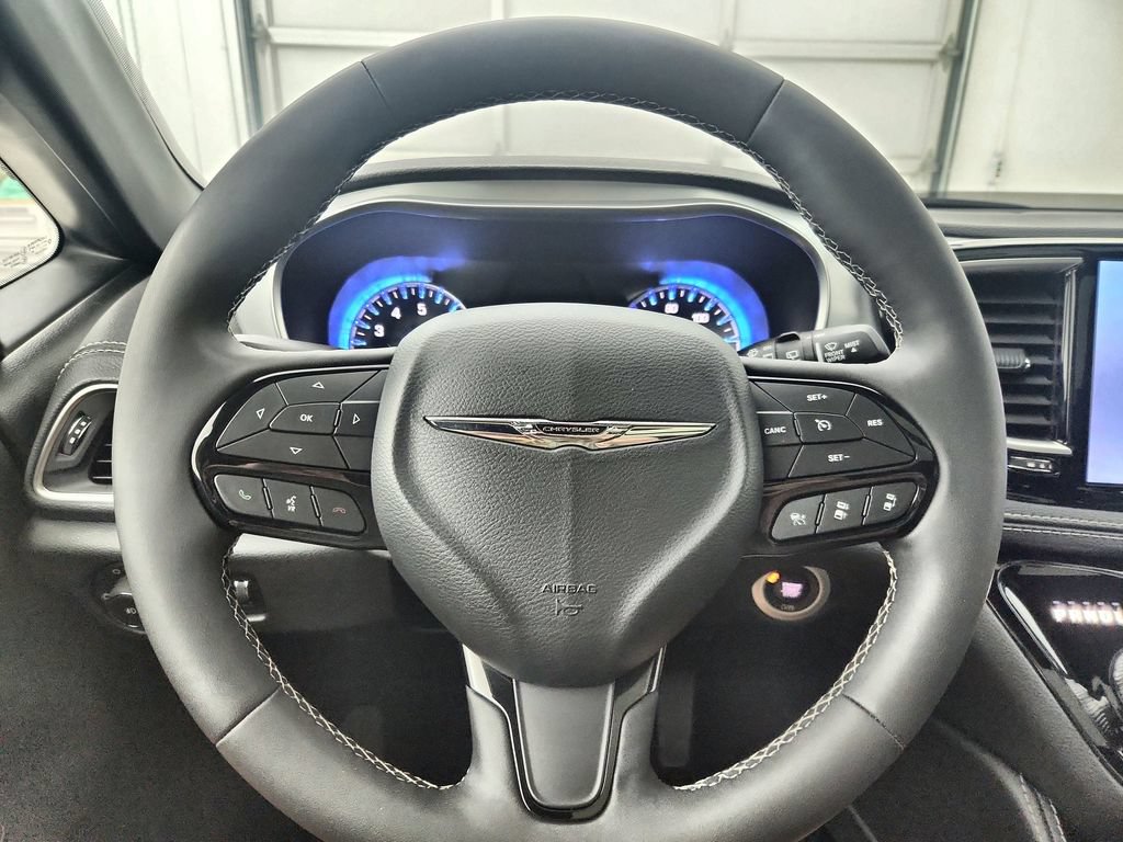 Certified 2025 Chrysler Pacifica Limited FWD image 25