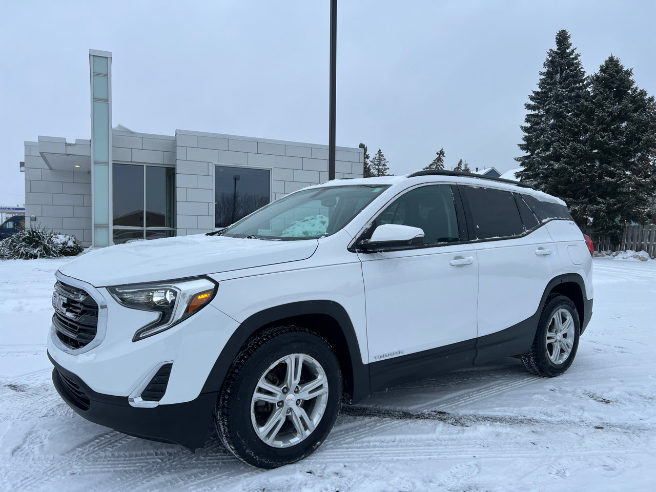 Used 2018 GMC Terrain SLE w/ Driver Convenience Package image 3