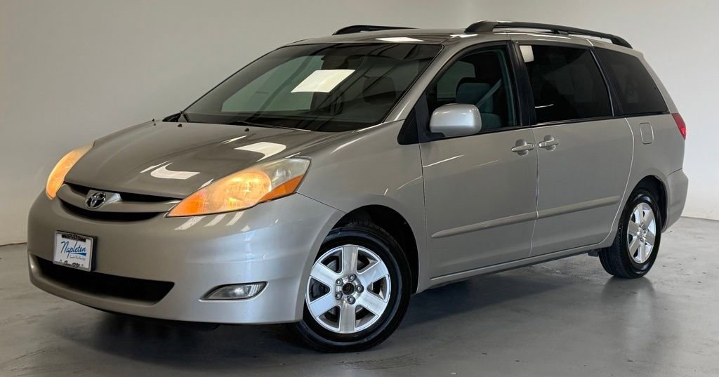 Used 2007 Toyota Sienna XLE FWD image 1