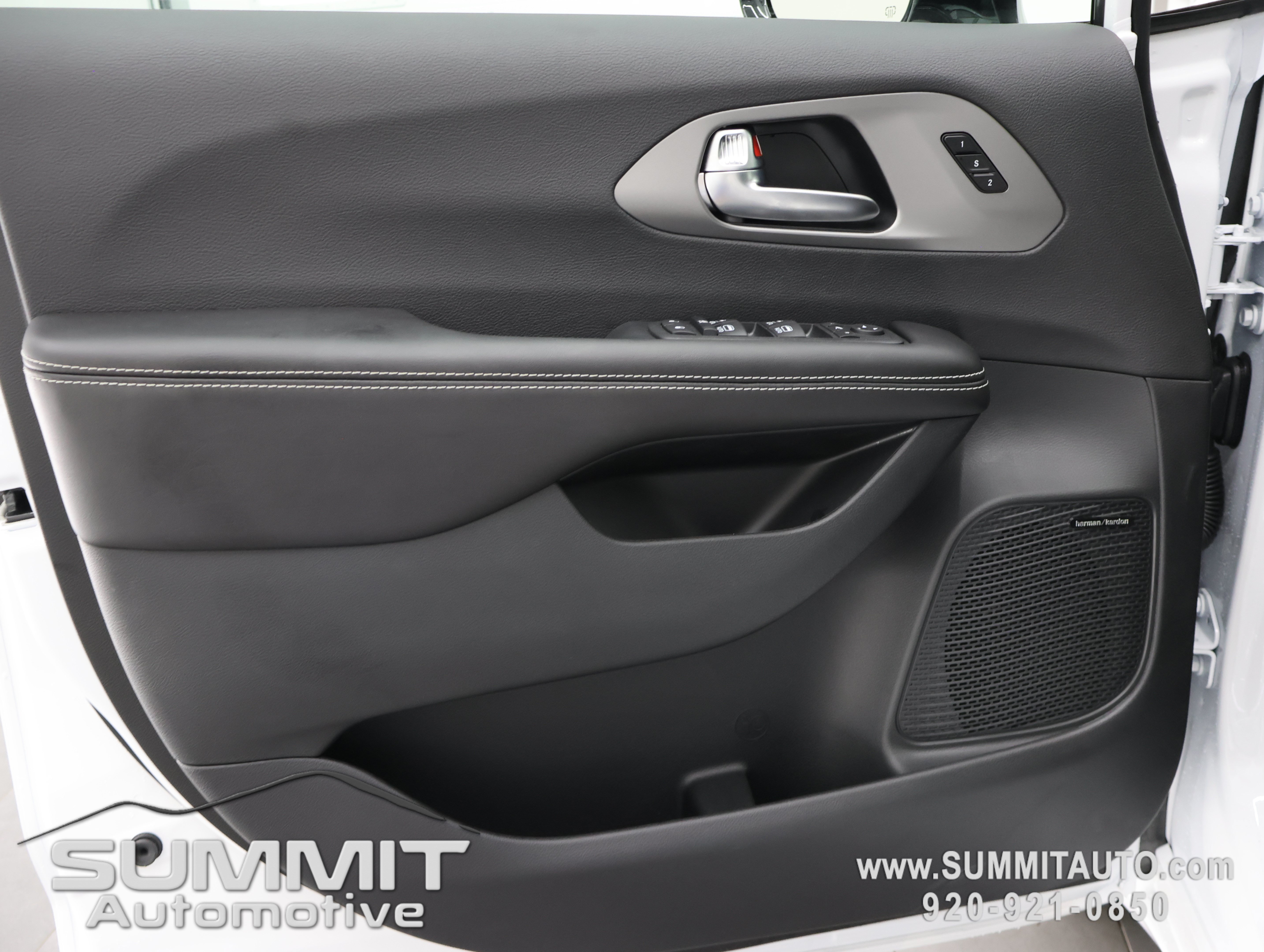 New 2027 Chrysler Pacifica Limited AWD/4WD image 45