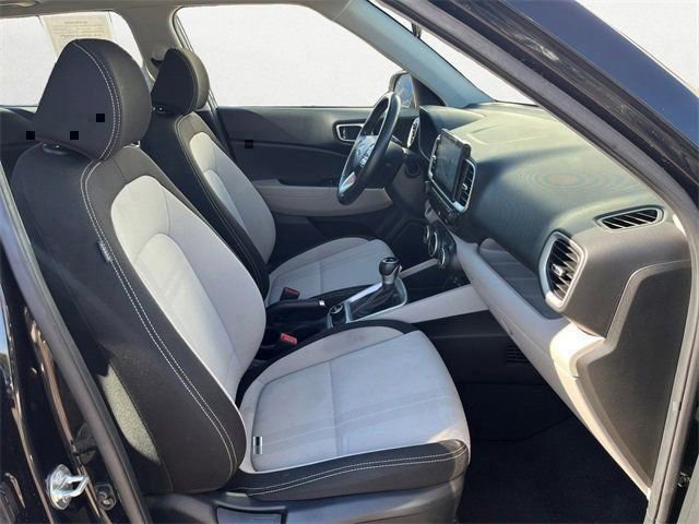 Used 2024 Hyundai Venue SEL FWD image 25