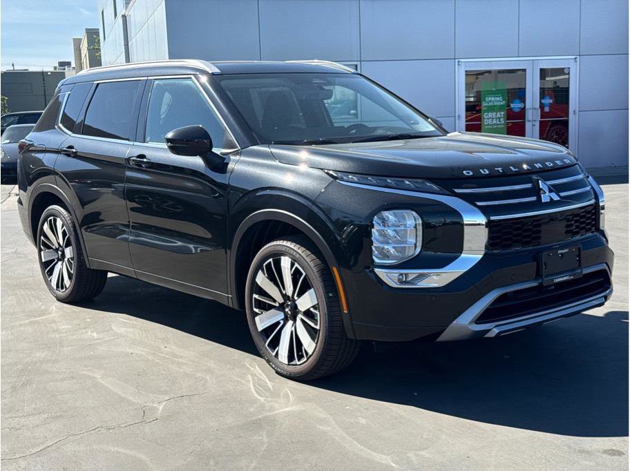 Used 2025 Mitsubishi Outlander SEL image 3