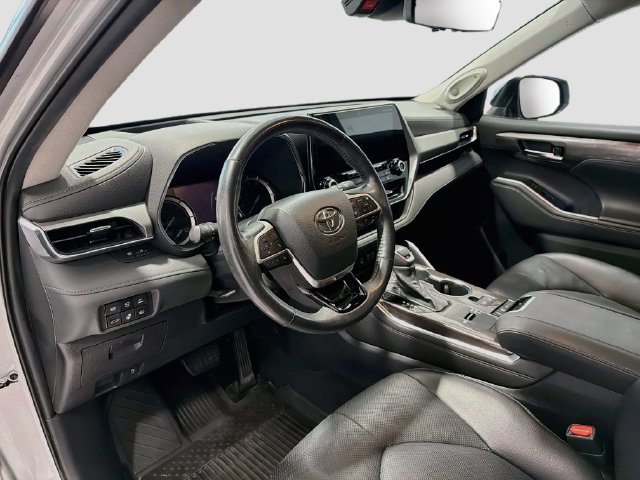 Used 2022 Toyota Highlander Platinum AWD/4WD image 9