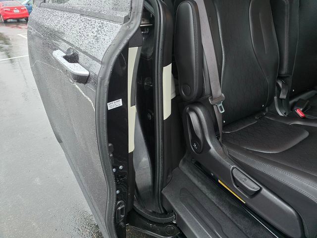 Certified 2022 Kia Carnival LX image 16