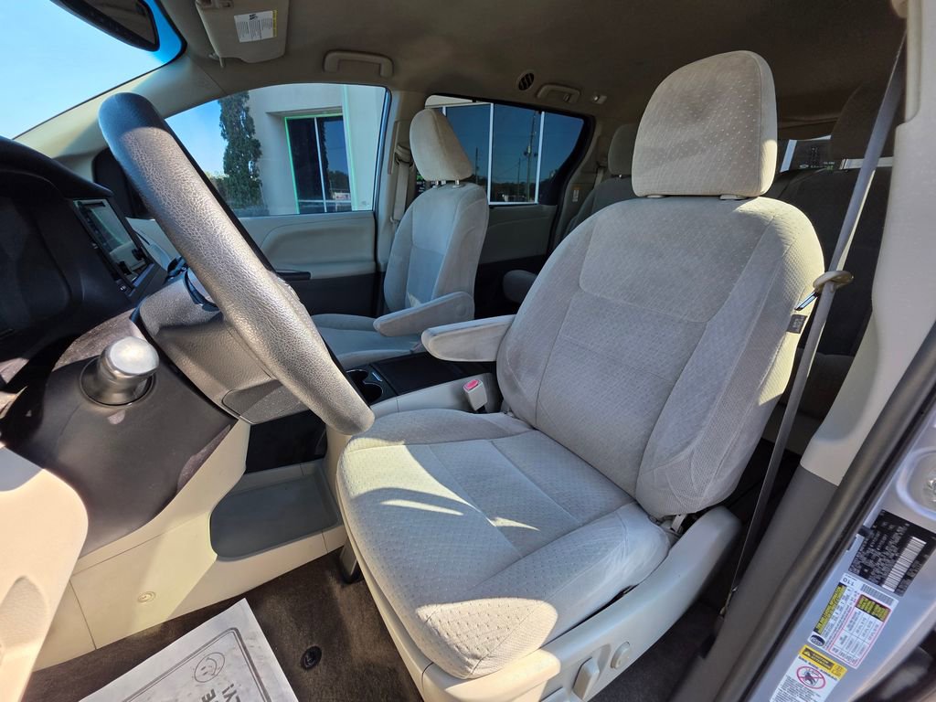 Used 2015 Toyota Sienna LE image 13