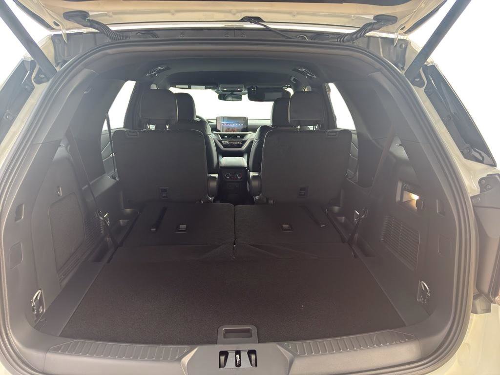 New 2026 Ford Explorer ST-Line w/ ST-Line Street Pack image 8