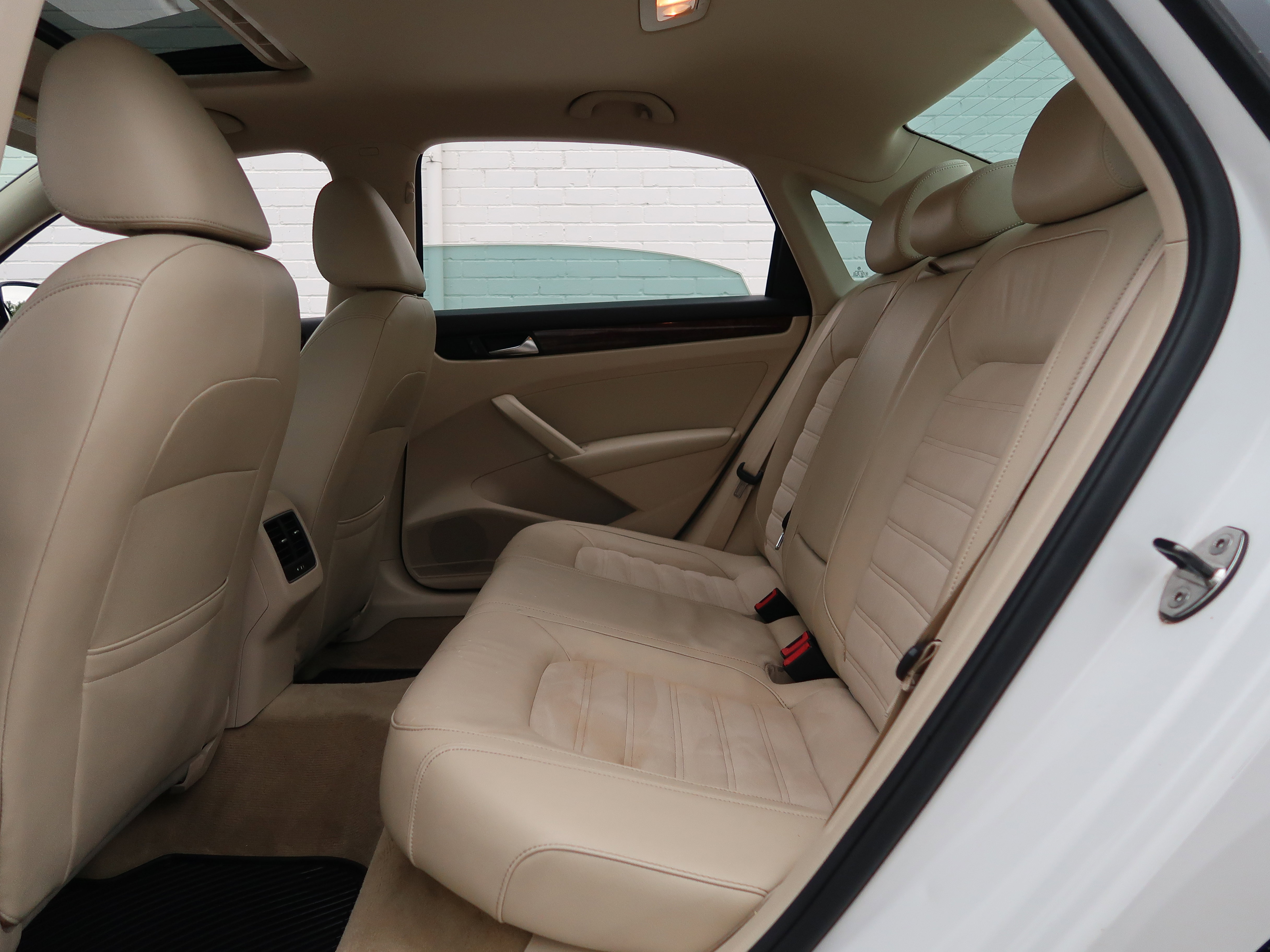 Used 2013 Volkswagen Passat TDI SEL Premium image 37