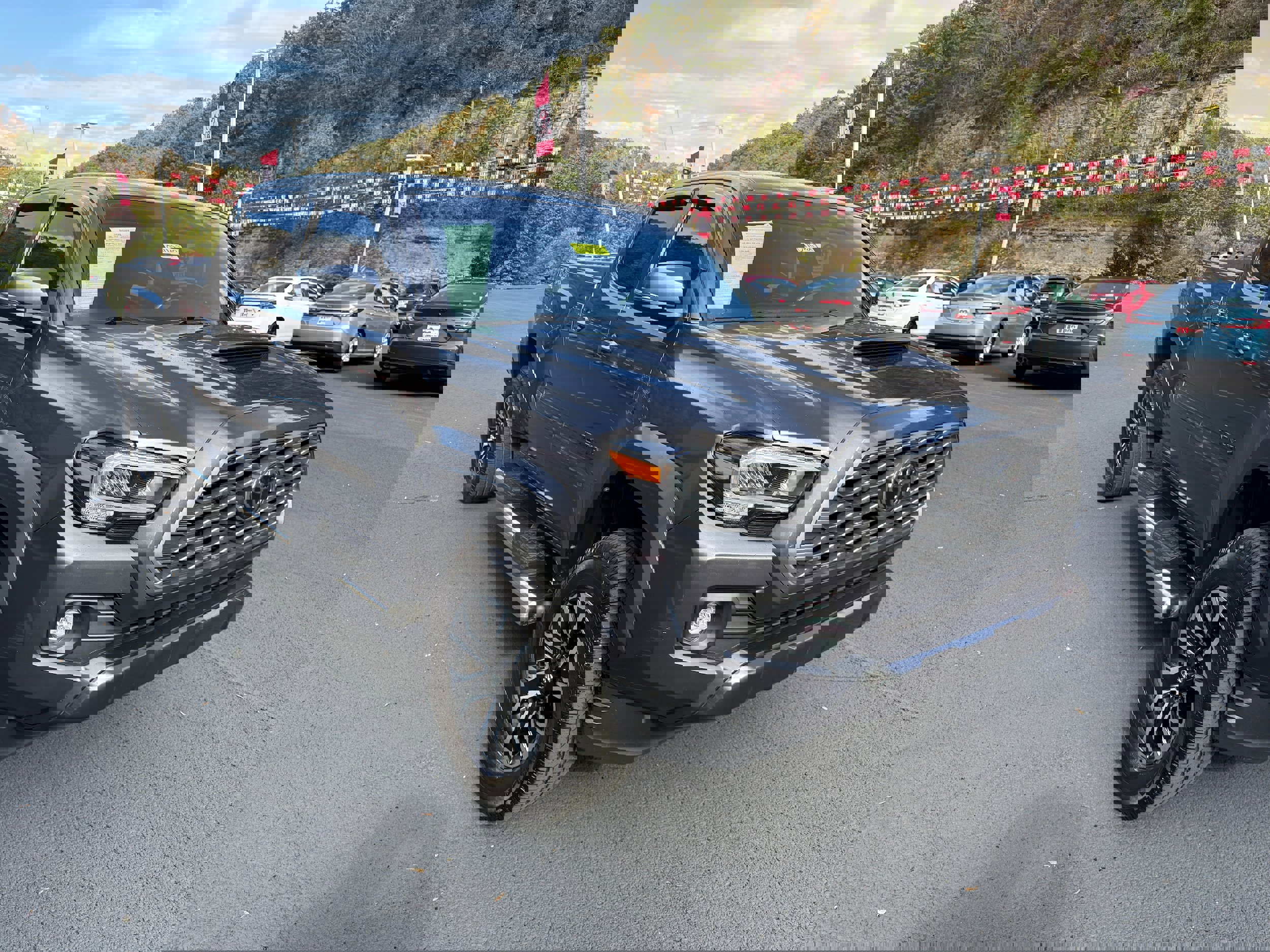 Used 2022 Toyota Tacoma TRD Sport w/ Technology Package image 5