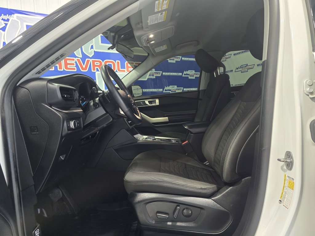 Used 2020 Ford Explorer XLT w/ Comfort Package image 13
