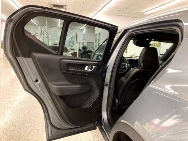Used 2019 Volvo XC40 T5 Momentum image 37