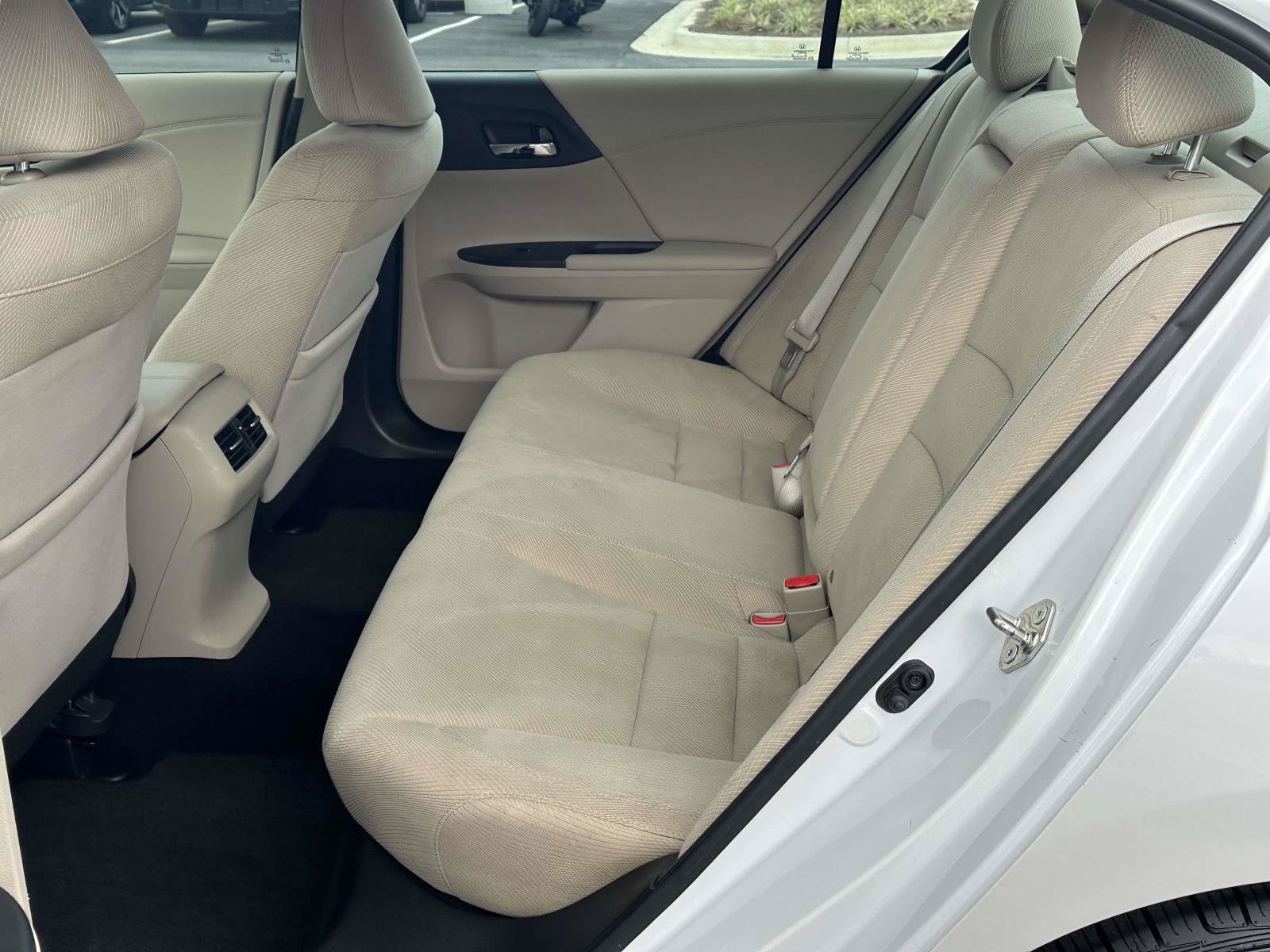 Used 2017 Honda Accord EX image 9